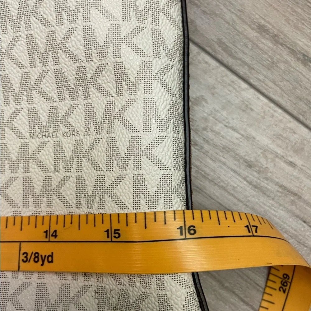 Michael Kors Large Jet Set Vanilla Tote